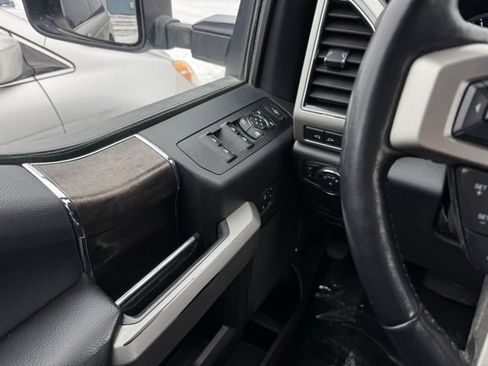 Certified 2022 Ford F250 Lariat w/ Lariat Ultimate Package image 27