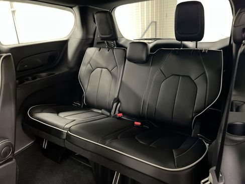 New 2026 Chrysler Pacifica Limited FWD image 25