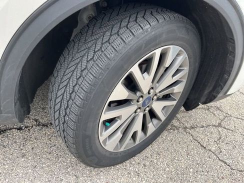 Used 2022 Ford Escape Titanium w/ Class II Trailer Tow Package image 18