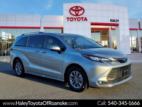 Certified 2022 Toyota Sienna XLE image 1