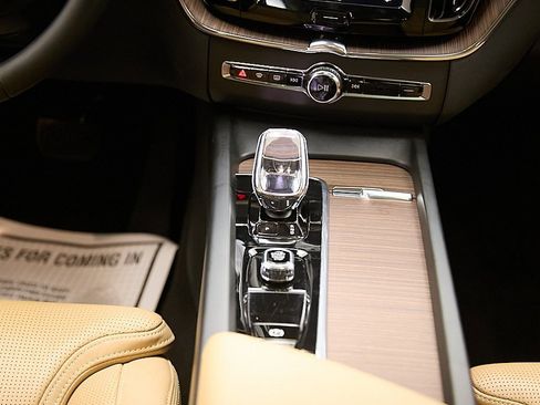 Certified 2023 Volvo XC60 T8 Ultimate w/ Climate Package image 30