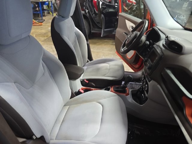 Used 2017 Jeep Renegade Latitude w/ Cold Weather Group AWD/4WD image 14