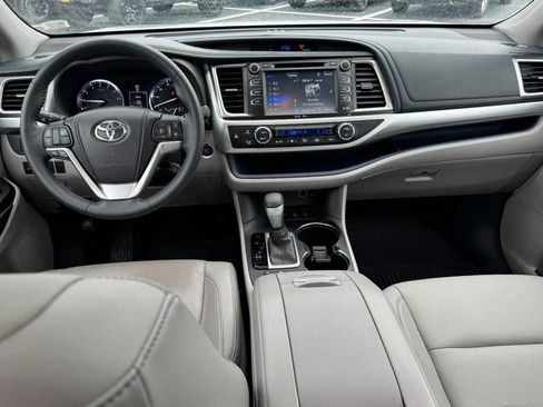 Used 2014 Toyota Highlander XLE AWD/4WD image 12