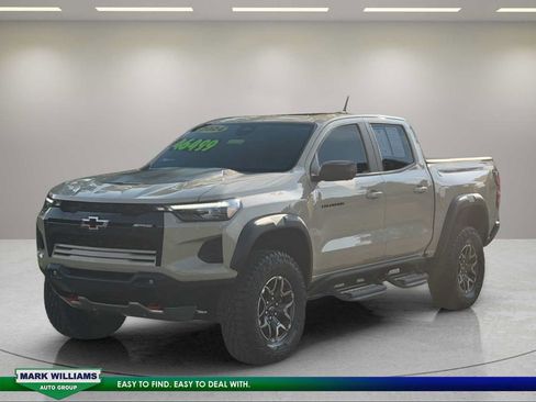 Used 2024 Chevrolet Colorado ZR2 w/ ZR2 Convenience Package III AWD/4WD image 2