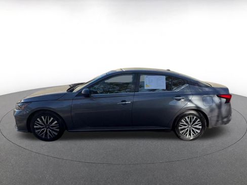 Used 2025 Nissan Altima 2.5 SV image 9