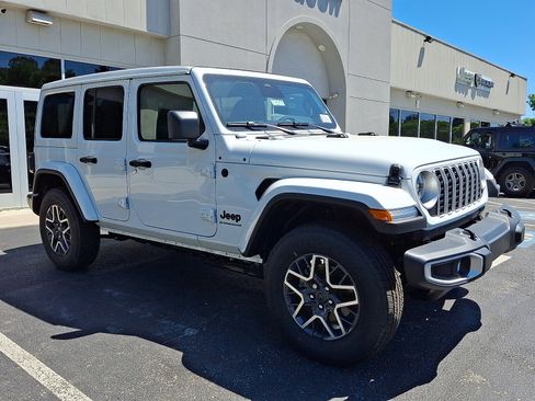 New 2026 Jeep Wrangler Unlimited Sahara AWD/4WD image 2
