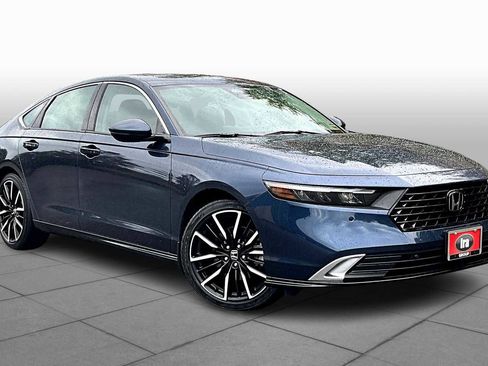 Used 2024 Honda Accord Touring image 2