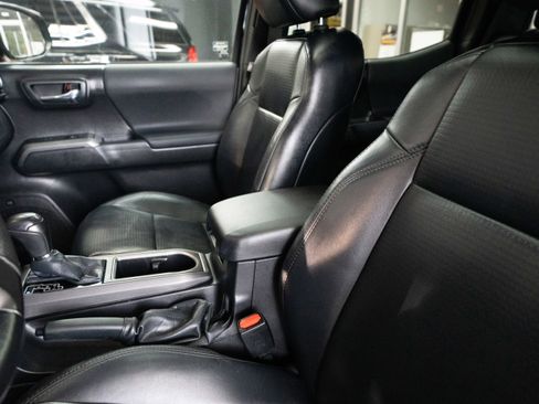 Used 2023 Toyota Tacoma TRD Sport image 10