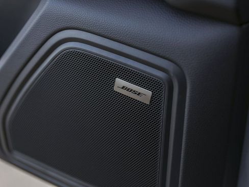 Certified 2026 Porsche Macan Turbo AWD/4WD image 31
