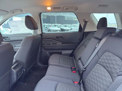 New 2026 Nissan Pathfinder SV image 32