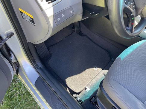 Used 2015 Hyundai Elantra SE w/ Option Group 02 FWD image 37