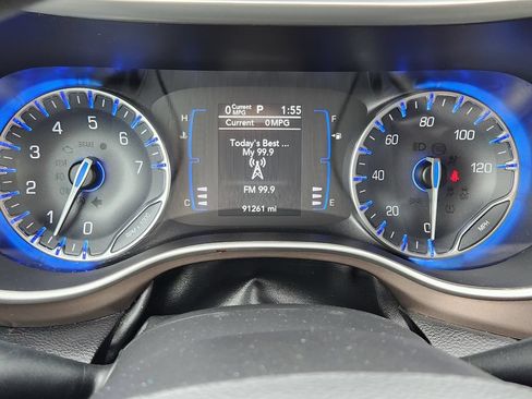 Used 2020 Chrysler Voyager L FWD image 15
