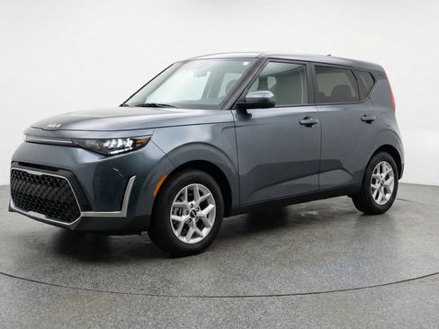 Used 2025 Kia Soul LX w/ LX Technology Package FWD image 3
