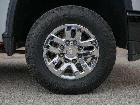 Used 2021 Chevrolet Silverado 2500 Custom w/ Custom Value Package AWD/4WD image 5