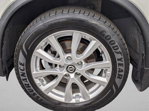 Used 2018 Nissan Rogue SV w/ Premium Package image 23