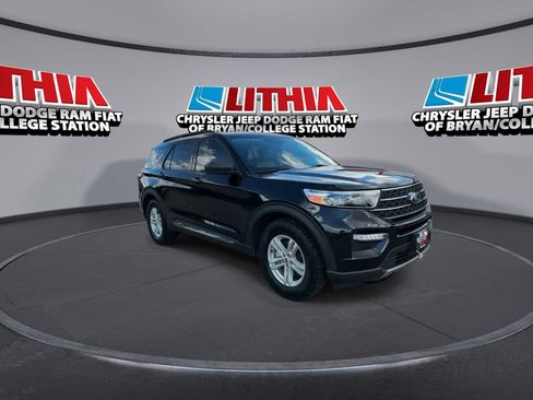 Used 2024 Ford Explorer XLT w/ Equipment Group 202A RWD image 2