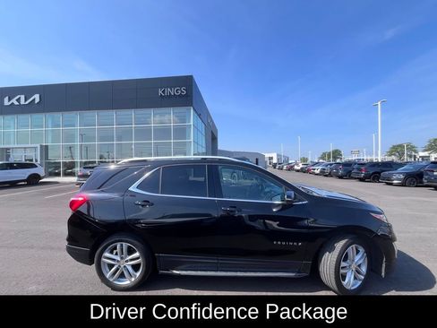 Used 2019 Chevrolet Equinox LT w/ Sun & Navigation Package AWD/4WD image 2