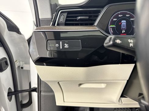 Used 2021 Audi e-tron Prestige w/ Prestige Package AWD/4WD image 21