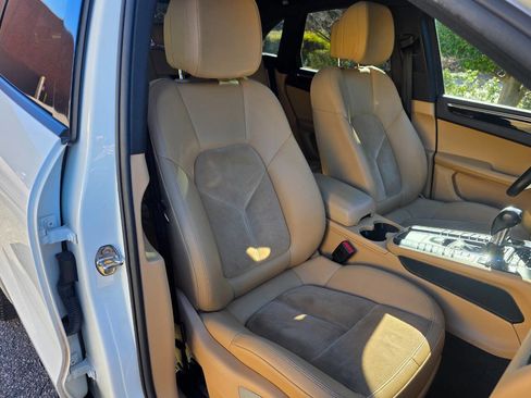 Used 2018 Porsche Macan image 35