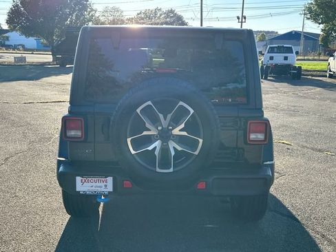 Used 2024 Jeep Wrangler Unlimited w/ Convenience Group image 3