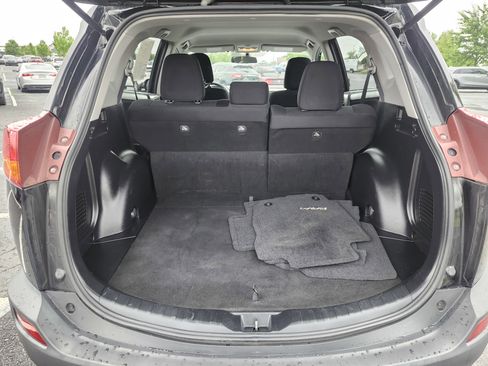 Used 2015 Toyota RAV4 LE FWD image 21
