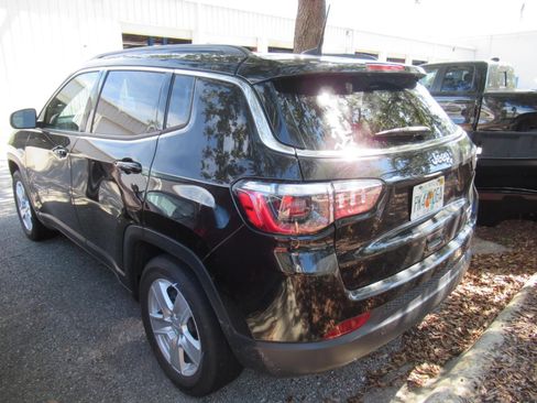 Certified 2022 Jeep Compass Latitude FWD image 3