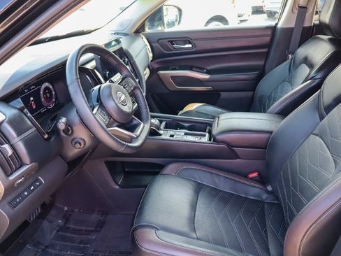 Used 2024 Nissan Pathfinder Platinum FWD image 10