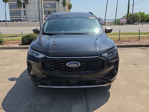 Used 2023 Ford Escape ST-Line w/ Tech Pack #1 FWD image 2