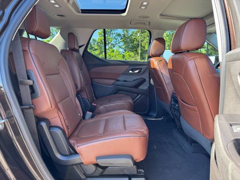 Used 2018 Chevrolet Traverse High Country AWD/4WD image 19