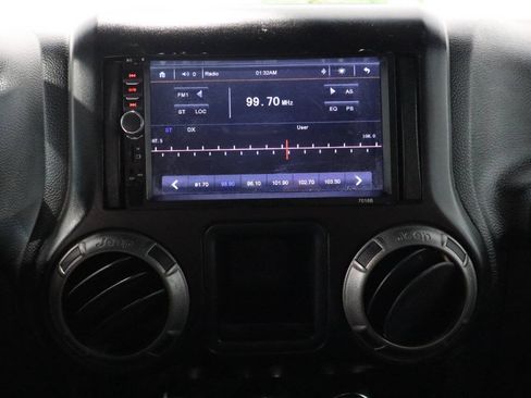 Used 2017 Jeep Wrangler Sport AWD/4WD image 18