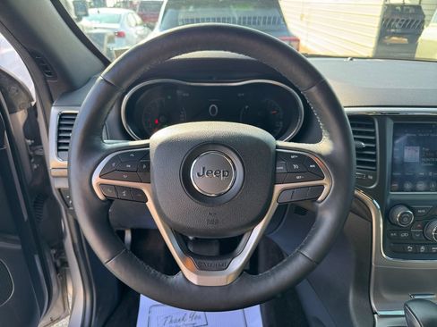 Used 2018 Jeep Grand Cherokee Altitude AWD/4WD image 15