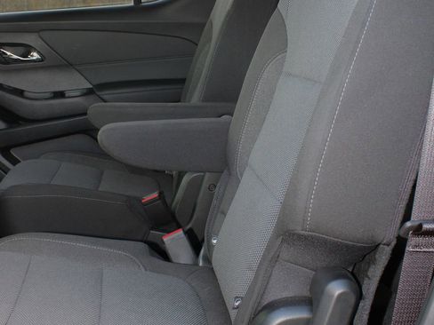 Used 2023 Chevrolet Traverse LT image 18