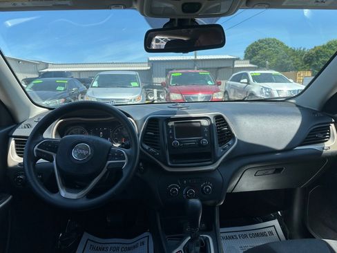 Used 2018 Jeep Cherokee Latitude image 9