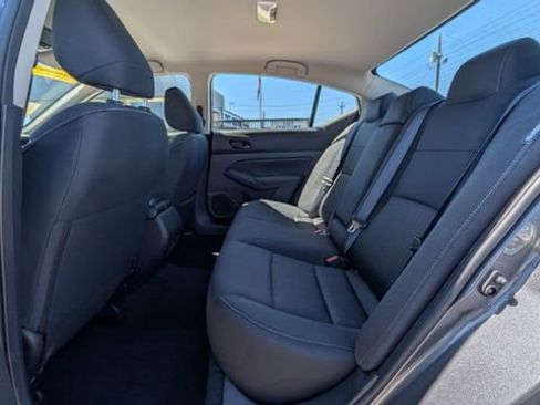 Used 2025 Nissan Altima 2.5 SV FWD image 4