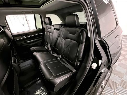 Used 2023 Jeep Grand Cherokee Limited AWD/4WD image 25