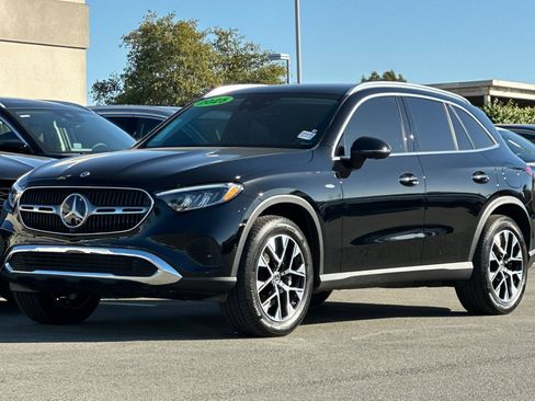 Used 2025 Mercedes-Benz GLC 350e 4MATIC w/ Driver Assistance Package image 8