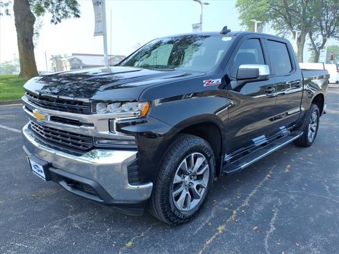Used 2022 Chevrolet Silverado 1500 LT AWD/4WD image 3