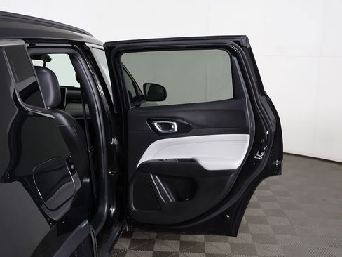 Used 2025 Jeep Compass Limited AWD/4WD image 20