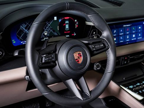 New 2026 Porsche Macan 4 Electric image 18