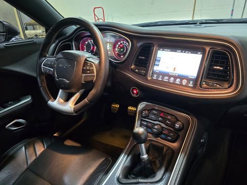 Used 2016 Dodge Challenger SRT w/ Technology Group image 30