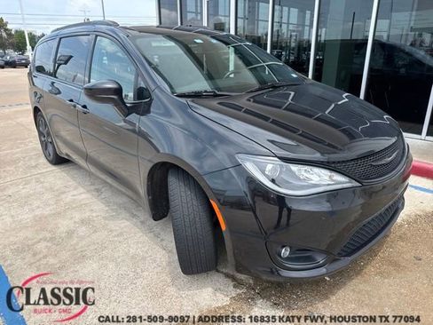 Used 2020 Chrysler Pacifica Touring-L w/ S Appearance Package FWD image 1