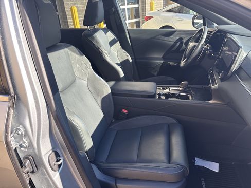 Used 2024 Lexus RX 350 image 32