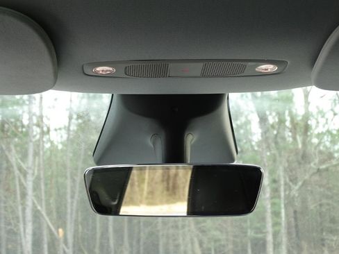 Used 2020 Tesla Model Y Long Range image 14