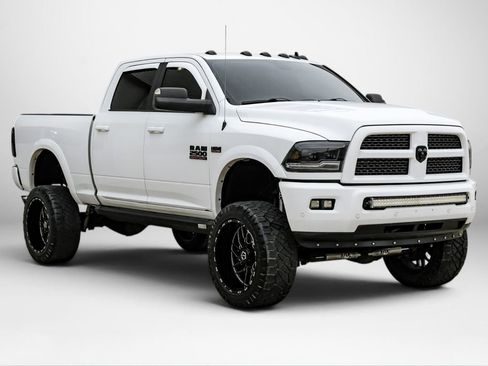 Used 2017 RAM 2500 Laramie w/ Sport Appearance Group AWD/4WD image 4