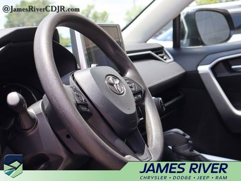 Used 2025 Toyota RAV4 XLE AWD/4WD image 24