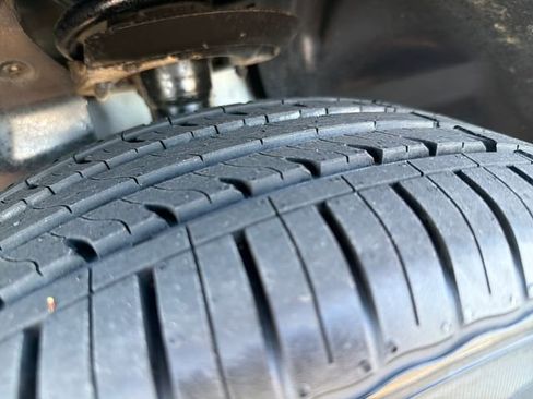 Used 2016 Jeep Cherokee Sport image 27