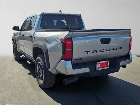 Certified 2025 Toyota Tacoma TRD Off-Road AWD/4WD image 5