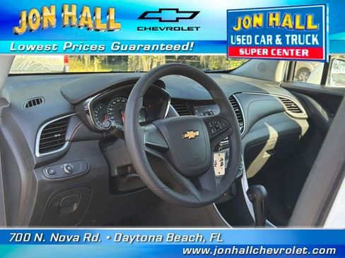 Used 2022 Chevrolet Trax LS image 17