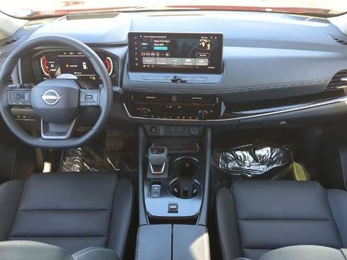 Certified 2025 Nissan Rogue SL w/ Tech Package FWD image 15