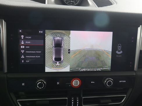 Used 2025 Porsche Macan image 24